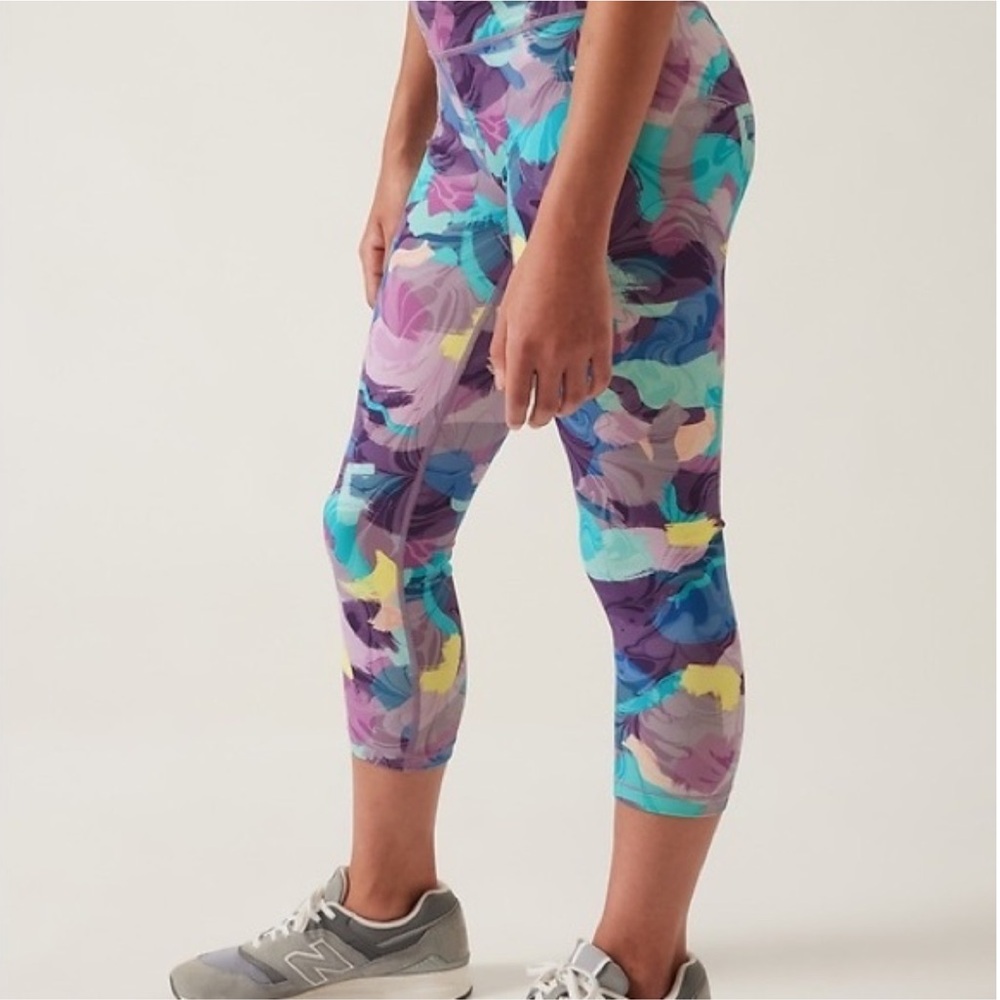 Athleta Girl high rise chit chat Capri leggings
